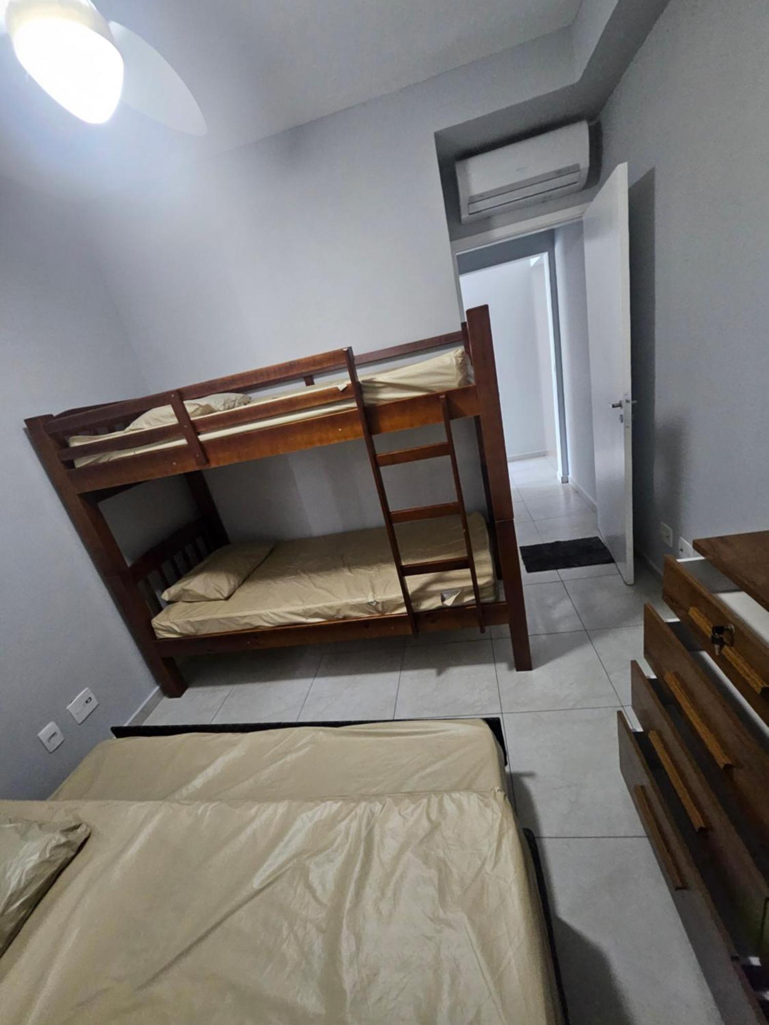 Capitania Varam: Beachfront With Pool And Bbq * Guaruja